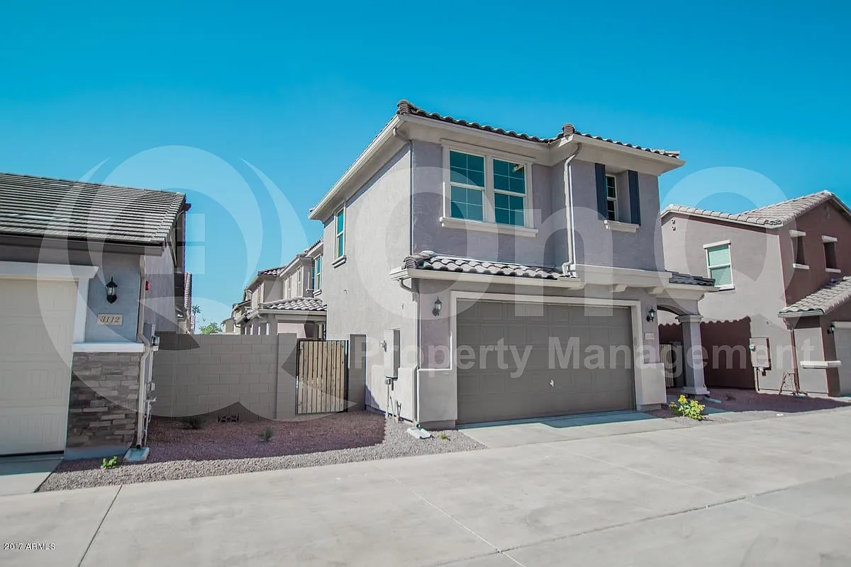 3 bed, 2.5 bath, 1905 sqft, $2,450 — Photo 2