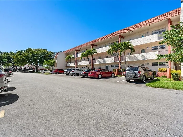 811 S Hollybrook Dr #208 — Photo 10