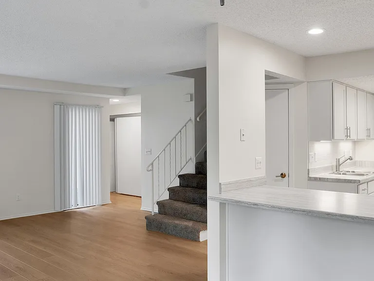 Auburn Townhomes — Photo 8