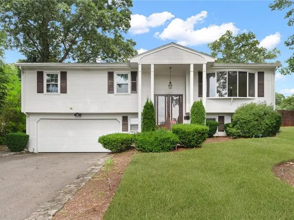 15 Barbara Ann Dr, North Providence, RI 02911