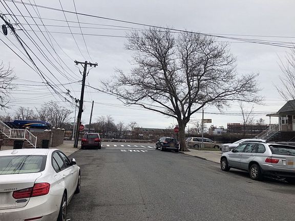 5th image of 2073 E 61st St