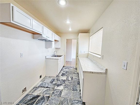 4th image of 1521 Old West Ave #1