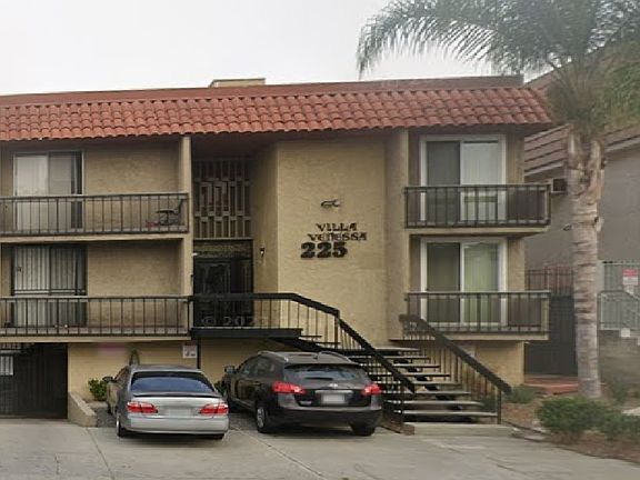 2nd image of 225 S Mariposa Ave