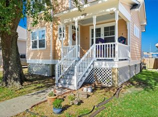 4510 N Live Oaks Cir, Galveston, TX 77550