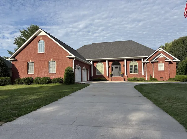 300 Willowbrook Dr, Manchester, TN 37355