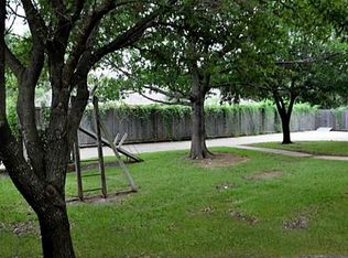 6000 Honeytree Dr, Arlington, TX 76016