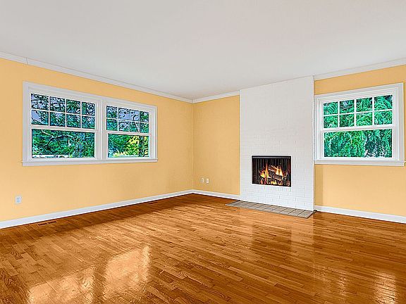 4th image of 14604 SE 16th Pl