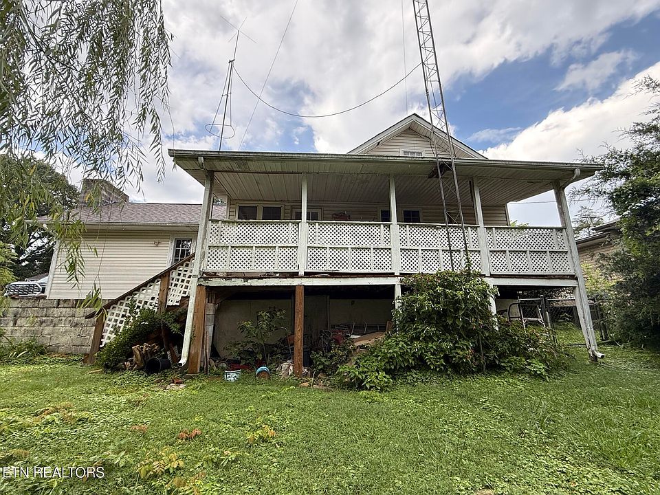 2nd image of 907 High St