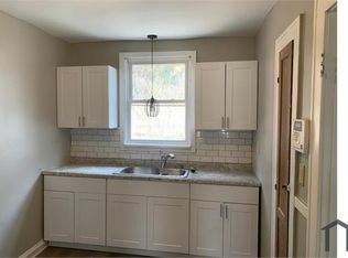 5335 Vine St, Maple Heights, OH 44137