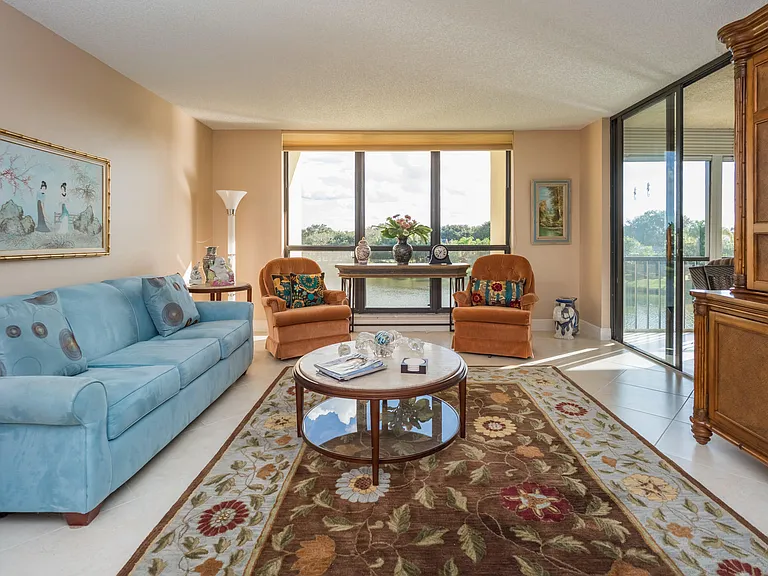 5188 Woodland Lakes Dr #335 — Photo 4
