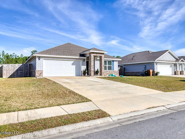 6476 Eastland Cir — Photo 3