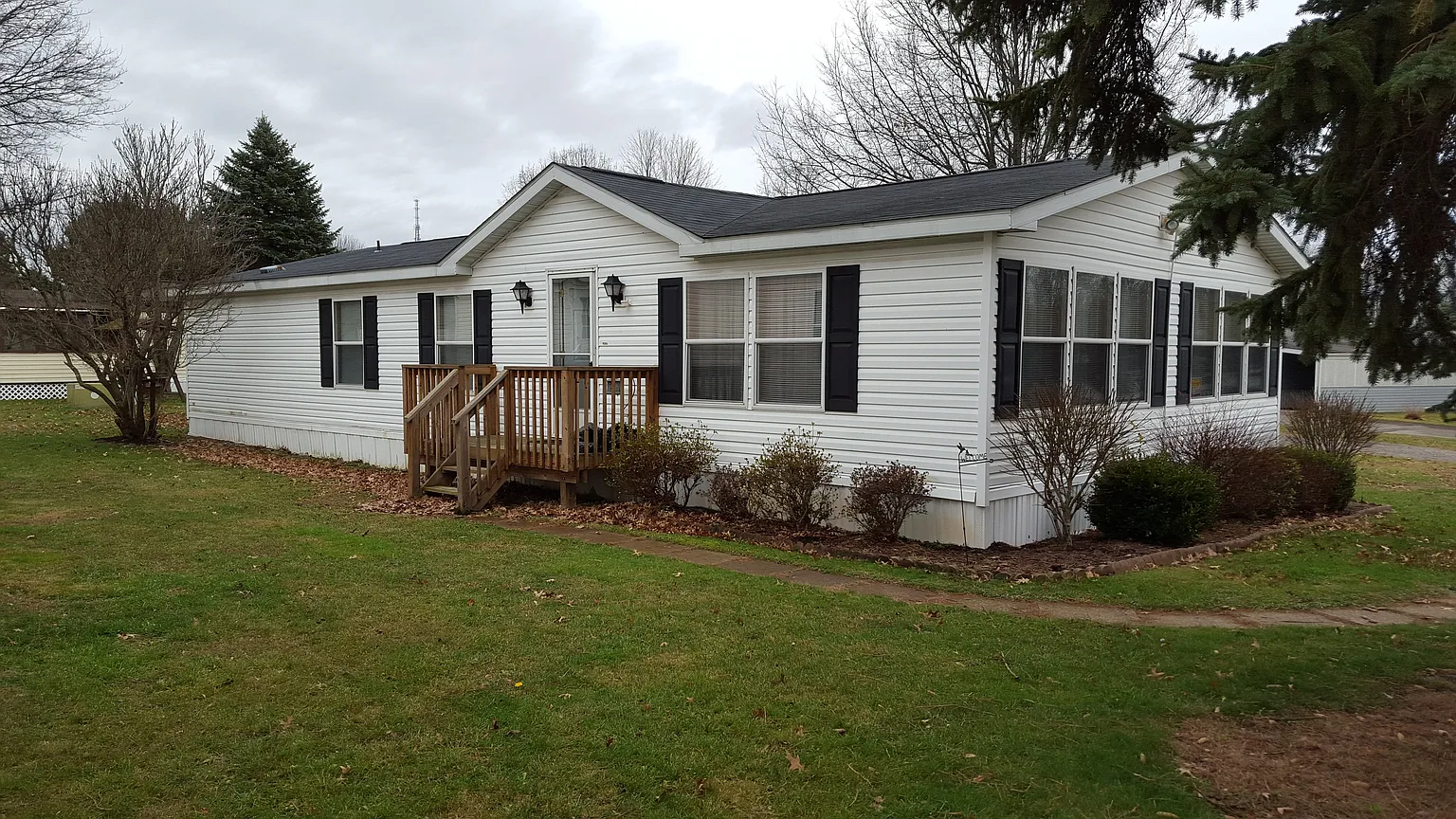 700 Dauphin Dr photo 1