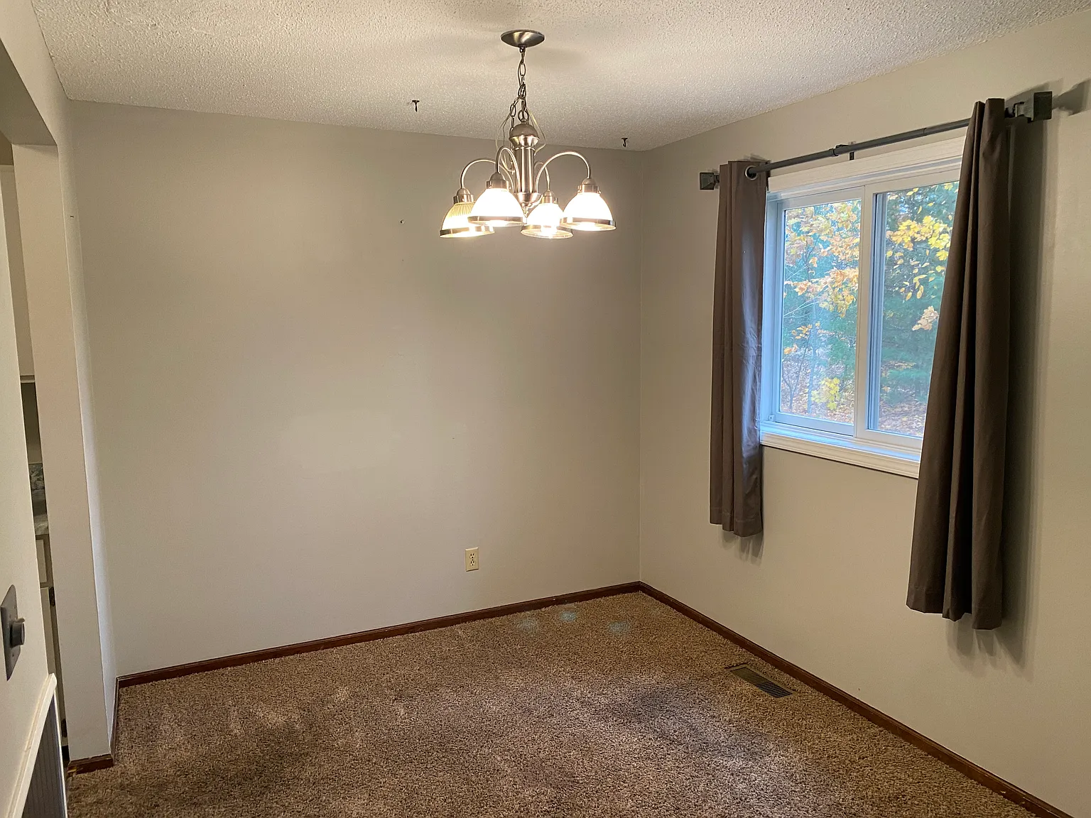 1 bed, 650 sqft, $1,200 — Photo 4