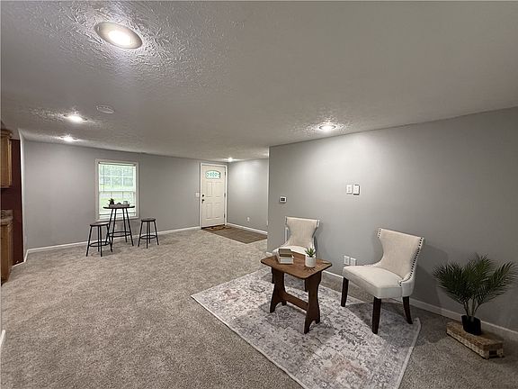 5th image of 72 Hale Ave
