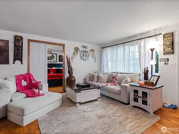 3rd image of 10312 Rainier Avenue SW