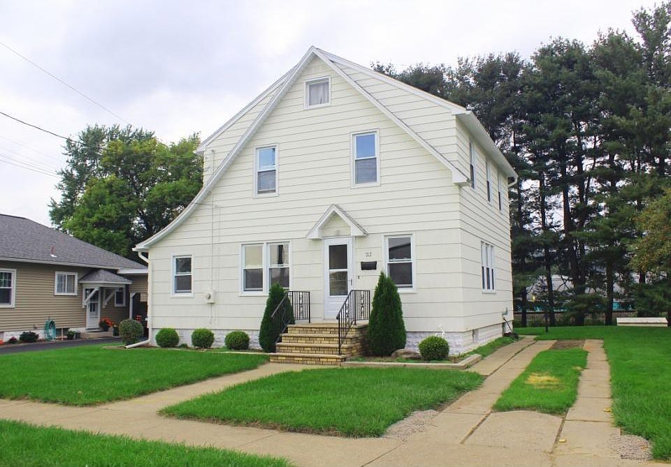 1st image of 717 Dickson St