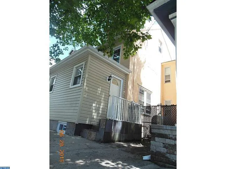 535 Linden St photo 1