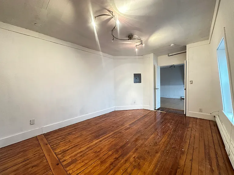 117 Almy St #3L — Photo 8