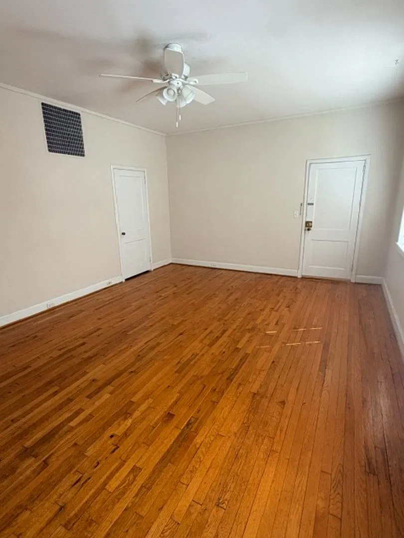 127 S Harden Street — Photo 3