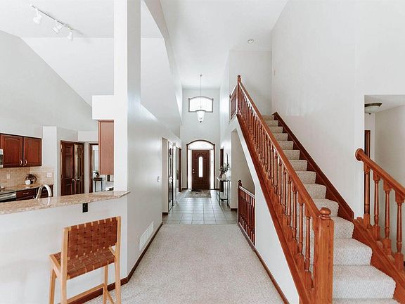 5th image of 5857 Laura Ln