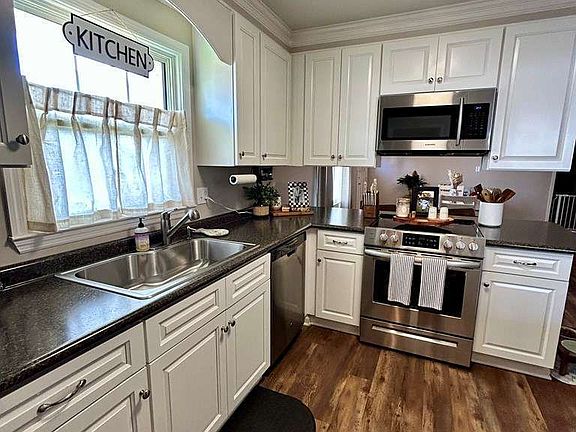 5th image of 41 W Collins St