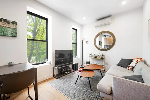 374 Court St #2/2 Photo 1