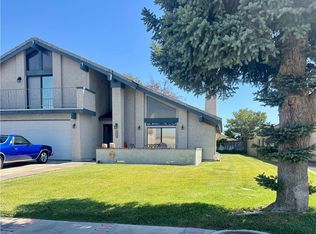 18180 Lakeview Dr, Victorville, CA 92395