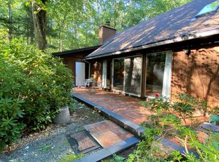209 Canoebrook Dr, Lords Valley, PA 18428