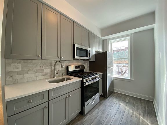 4th image of 55 Corbin Ave APT 33