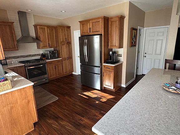 5th image of 209 Raymond Dr