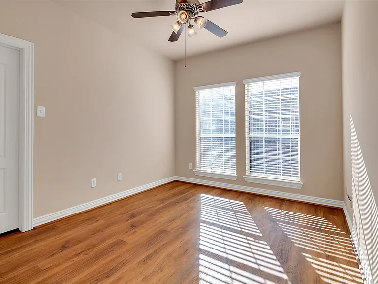 3414 Home St — Photo 12