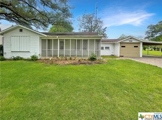 708 S Pecan St, Moulton, TX 77975