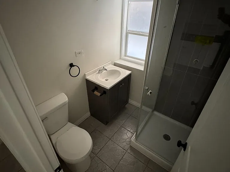 3332 W 38th St #1R — Photo 4