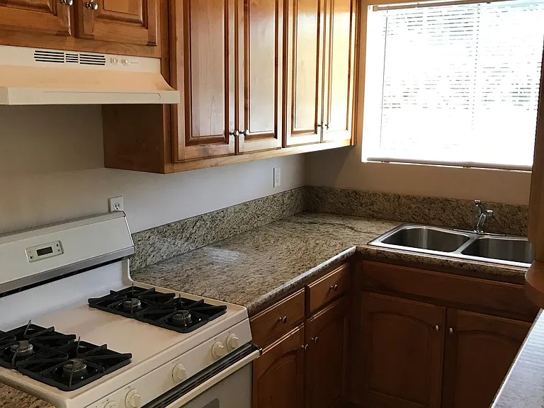 525 N Raymond Ave — Photo 9