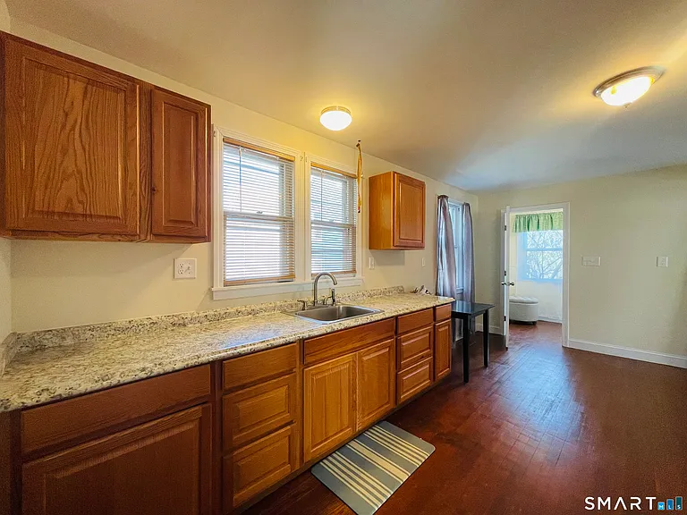 194 Washington Ave — Photo 2