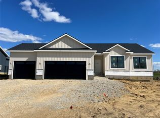 7515 Country Ridge Dr NW, Cedar Rapids, IA 52405