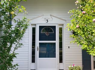 3 S Hillview Dr, Narragansett, RI 02882