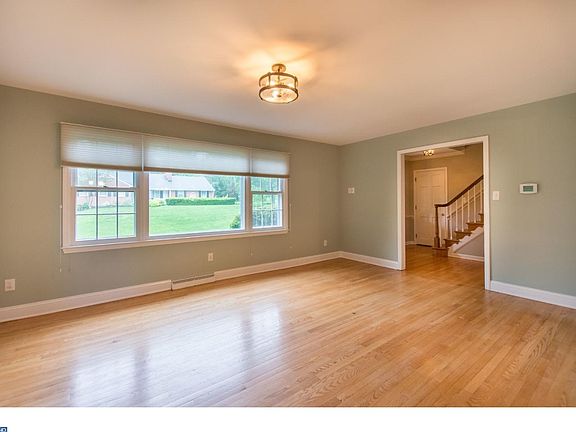 2nd image of 505 Summit Dr