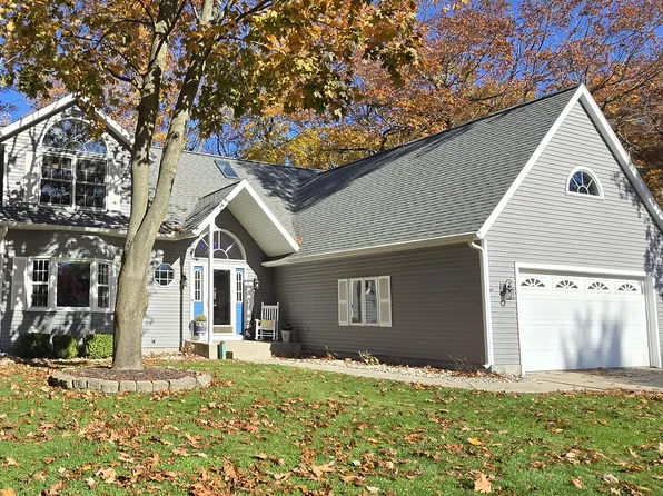 2344 Pleasant Hill Dr, Norton Shores, MI 49441