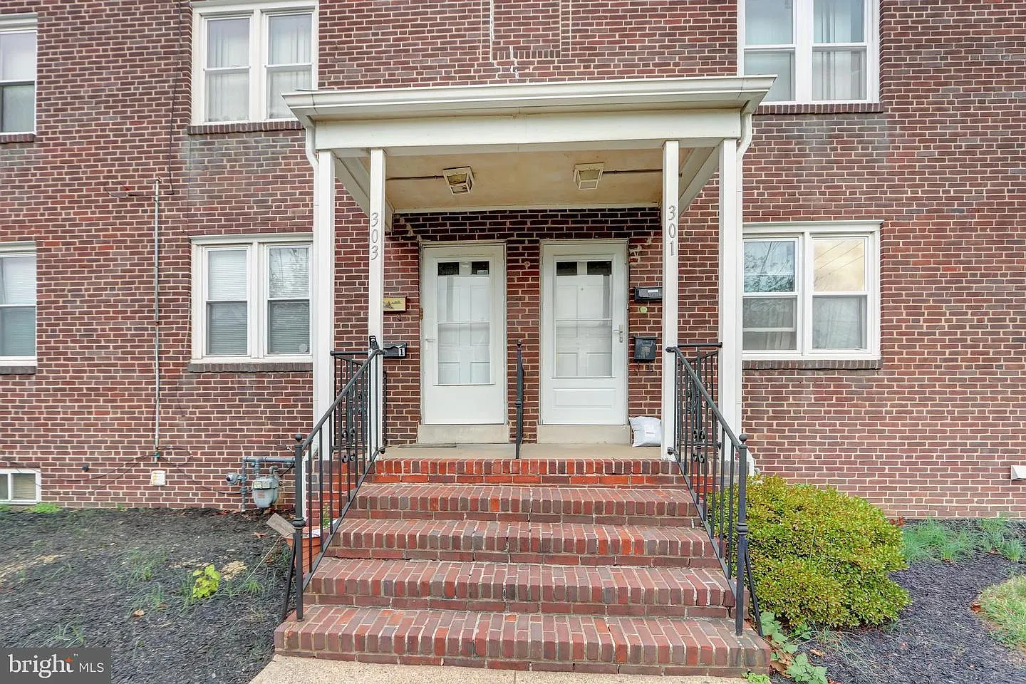 2 bed, 850 sqft, $1,399 — Photo 1