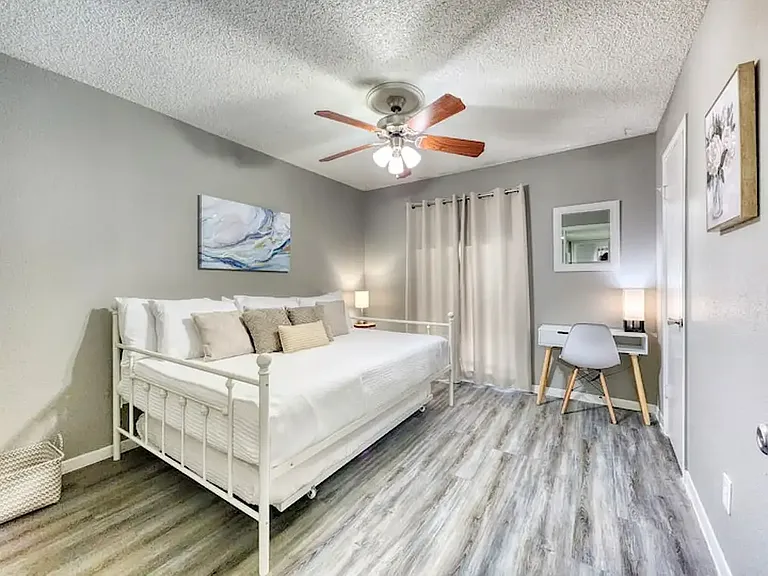 Star Braeswood Apartments — Photo 16