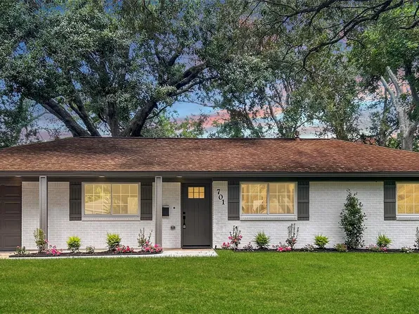 701 Cannan Dr, Angleton, TX 77515