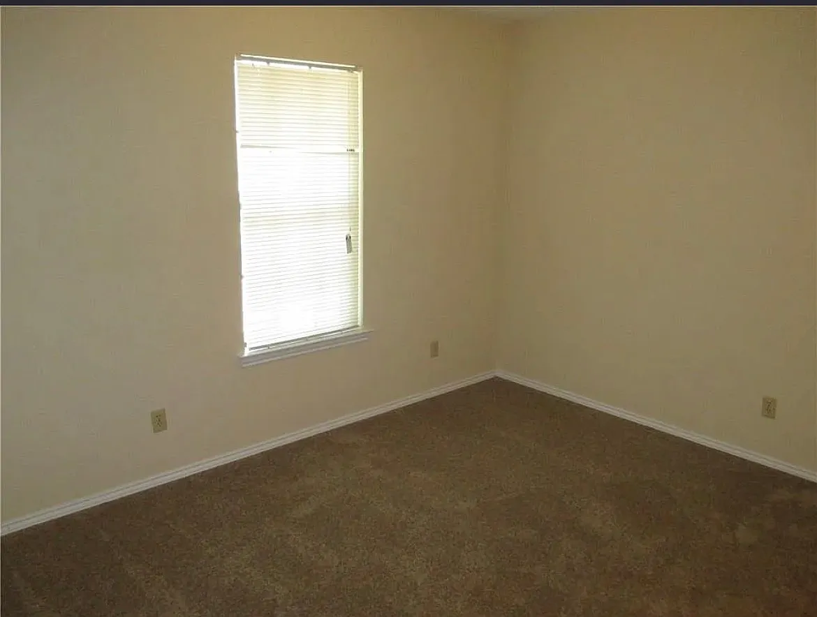 2 bed, 1.5 bath, 1104 sqft, $1,300 — Photo 1