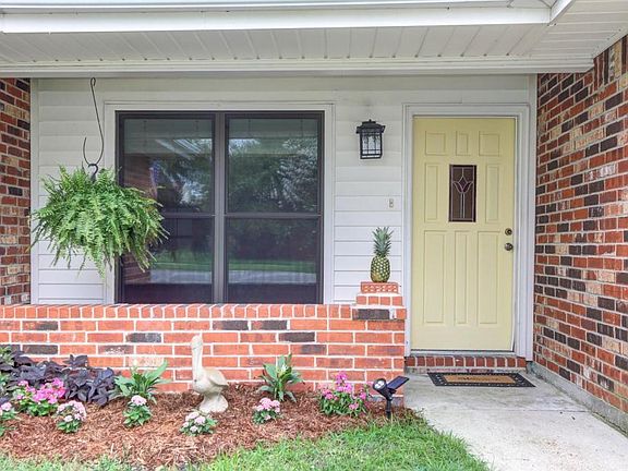 3rd image of 205 Lazy Creek Dr