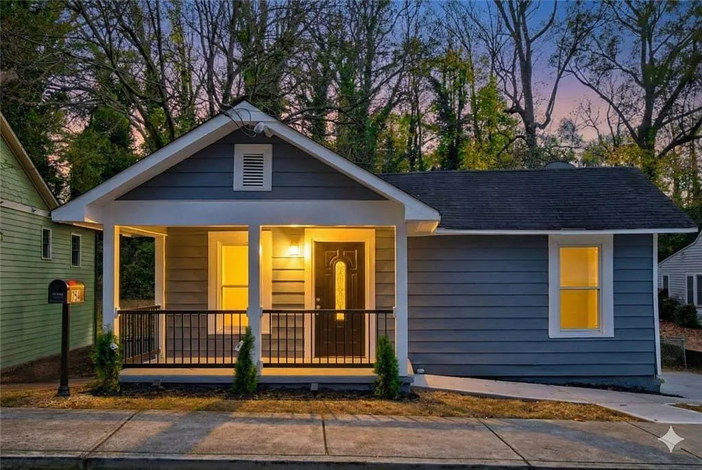 3 bed, 2.0 bath, 1008 sqft, $2,800 — Photo 1