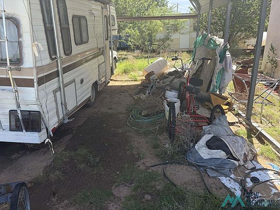 4th image of 402 Trout St