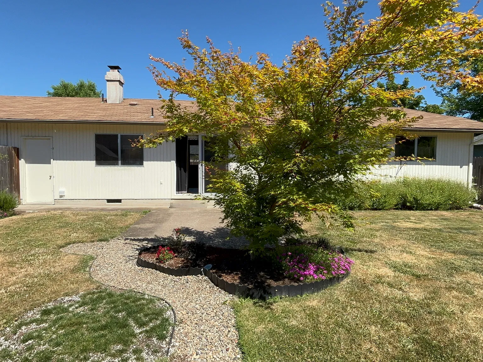 3 bed, 1104 sqft, $1,895 — Photo 2
