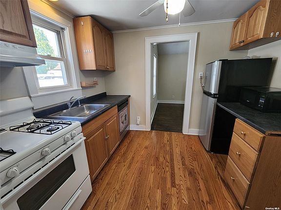 5th image of 2848B Grand Ave