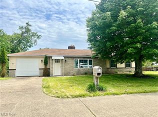 281 Hillcrest Dr, Wellsburg, WV
