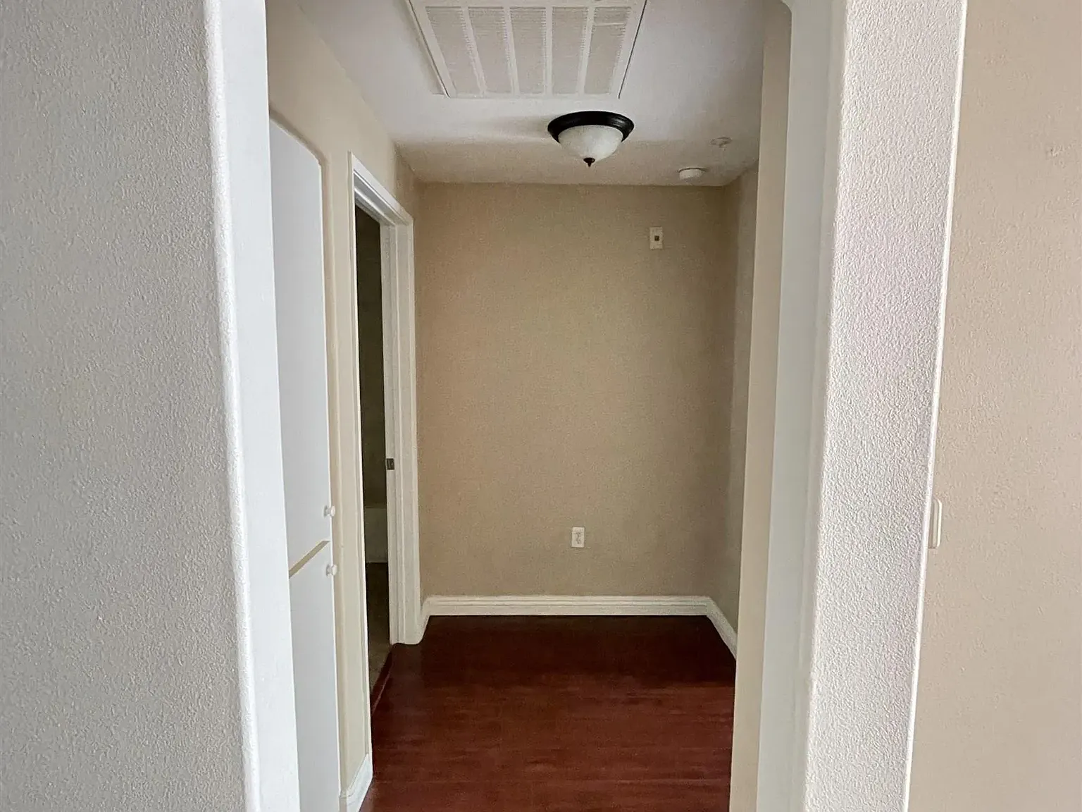 2 bed, 2.0 bath, 1124 sqft, $3,700 — Photo 3